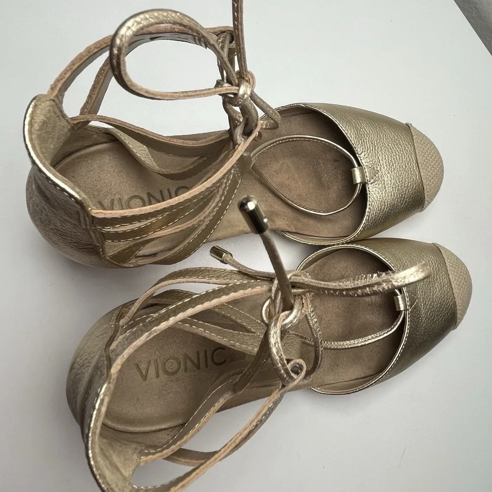 Vionic Women's Metallic Gold Calypso Espadrille Sandals Wedges Sz 7 Strappy Jute